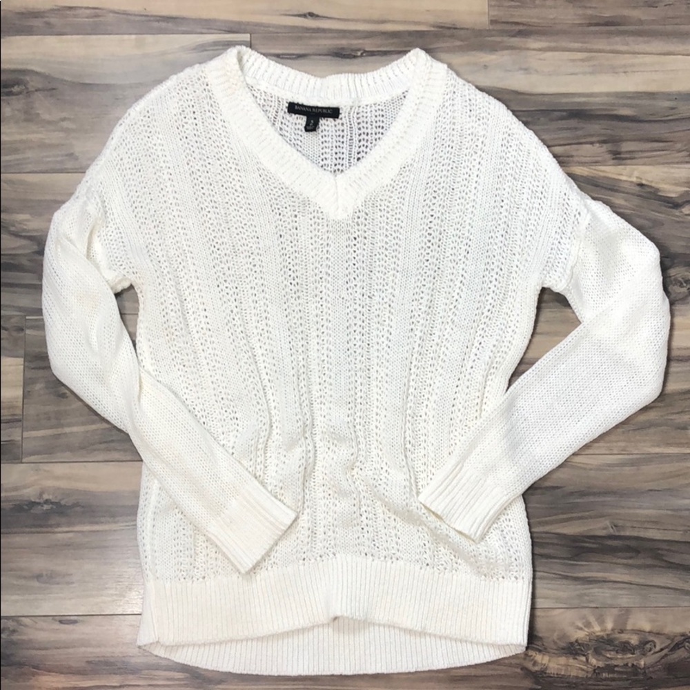 Banana Republic Sheer White V‑Neck Knit Sweater – Lightweight Layer | Size S